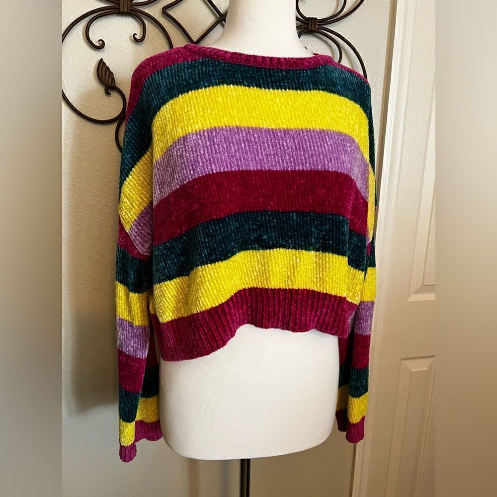 Romeo & Juliet Couture Sweater Size Medium